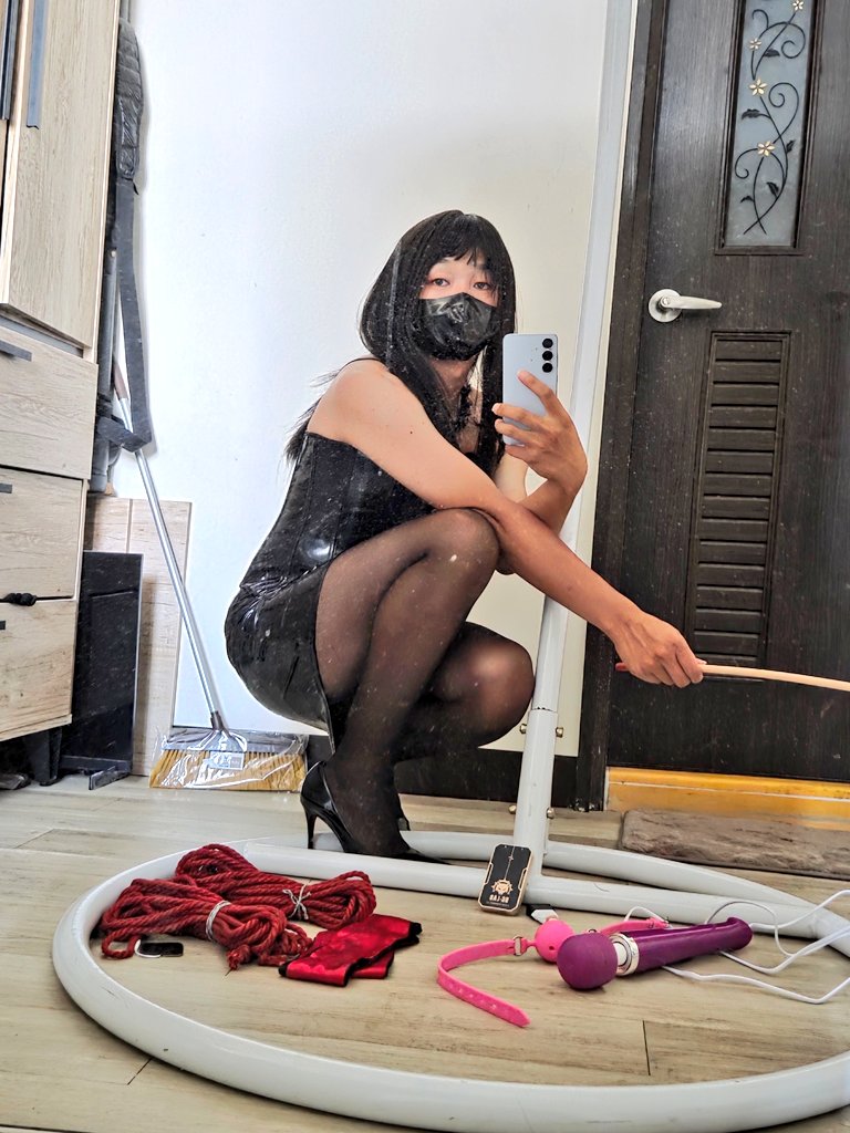 <a href="/Kai_BDSMer/">楷繩</a>這個人沒空
自己跑來小繩室玩～ 
有沒有人想來被我虐的😈😈