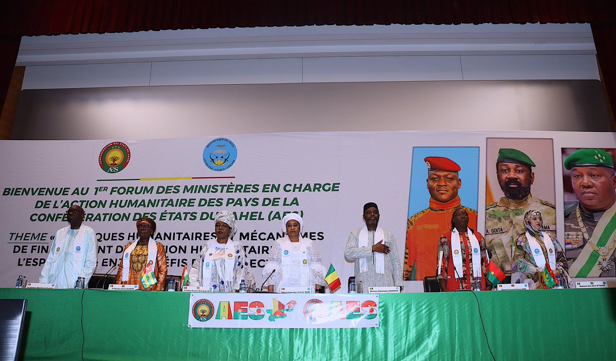 FAOMali's tweet photo. 📍 #Bamako | 7⃣ - 9⃣ août
La #FAO participe au 1er Forum des ministres de l’action humanitaire de l’#AES 🇲🇱🇧🇫🇳🇪 pour promouvoir des réponses concertées face aux défis humanitaires au #Sahel.
🔗 Nexus Humanitaire-Paix-Développement
#ForumAES #Mali #Burkina #Niger #Solidarité https://t.co/lodbUpFeYU