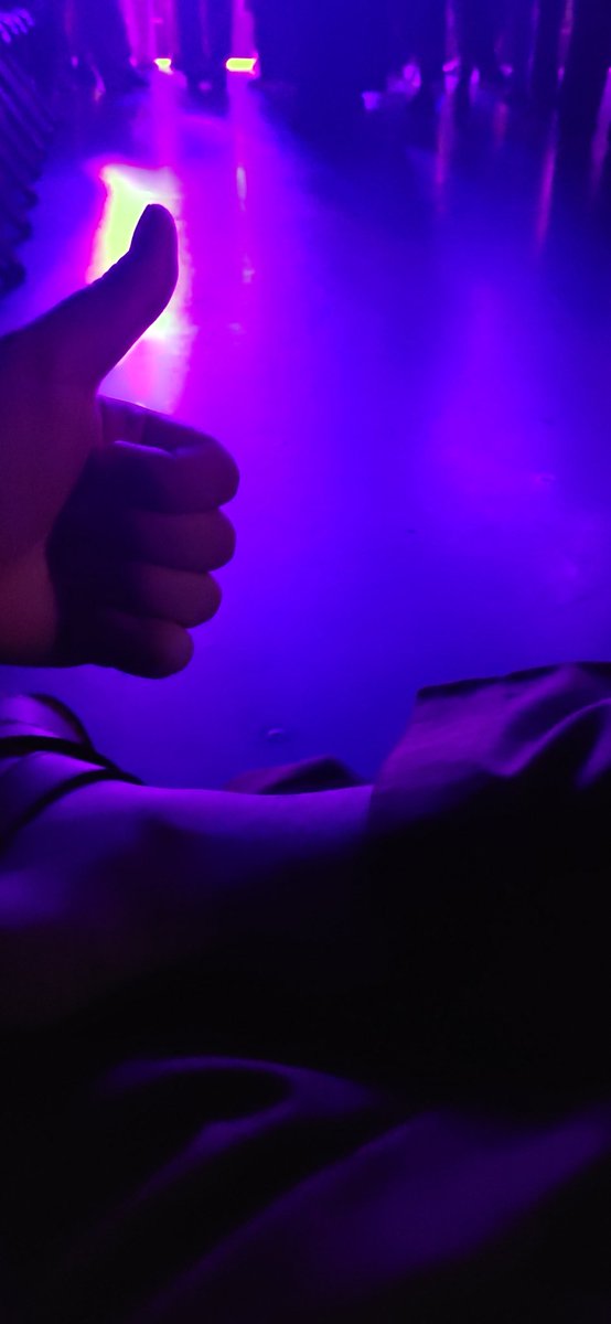 총학 후배들 밴드 뭐시기 한대서
끌려옴...아는 노래는 없다.
에어컨 쐰다