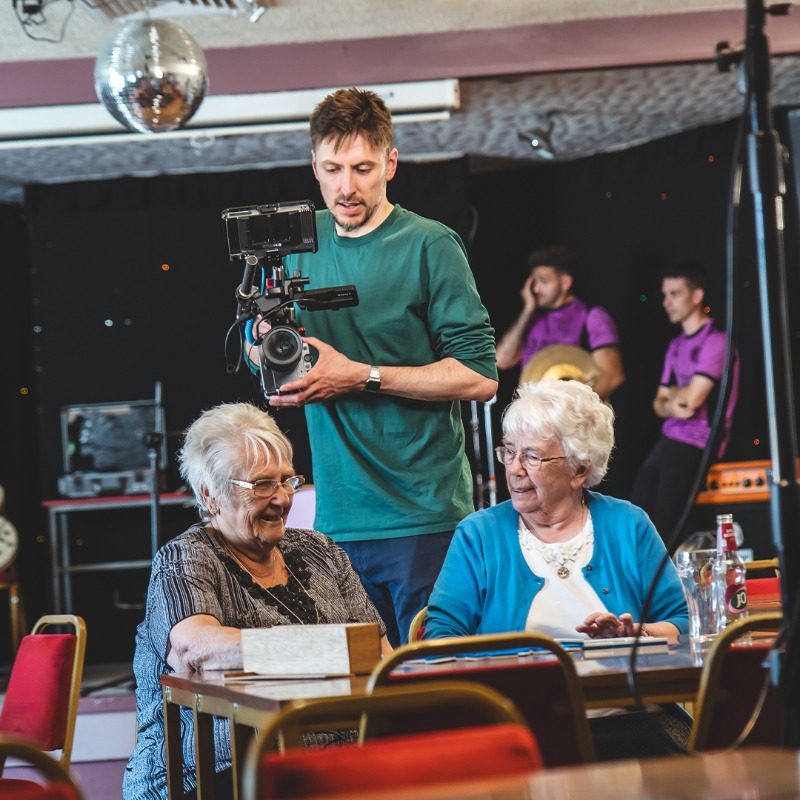BehindSport's tweet photo. Wigan Athletic’s third kit was launched inside a working social club, soundtracked by @TheLilacsUk.

Not just a campaign - a music video, a cultural statement, and a tribute to the town.

We went behind the scenes.

🎬 Full article ⤵️

@LaticsOfficial | #WAFC