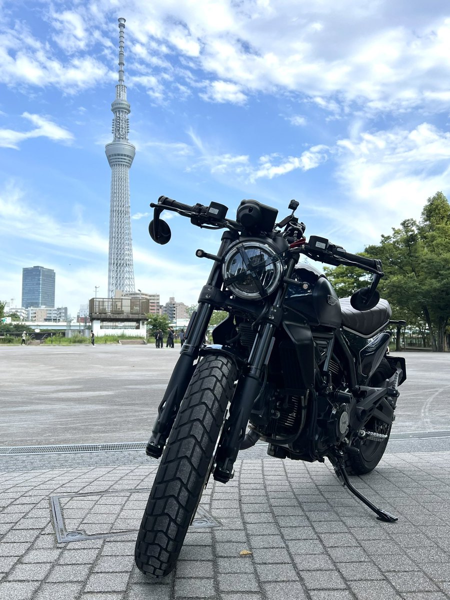 東京の方までツーリング！
スカイツリーと写真撮った！
東京は平日でも道混んでるねぇ…。