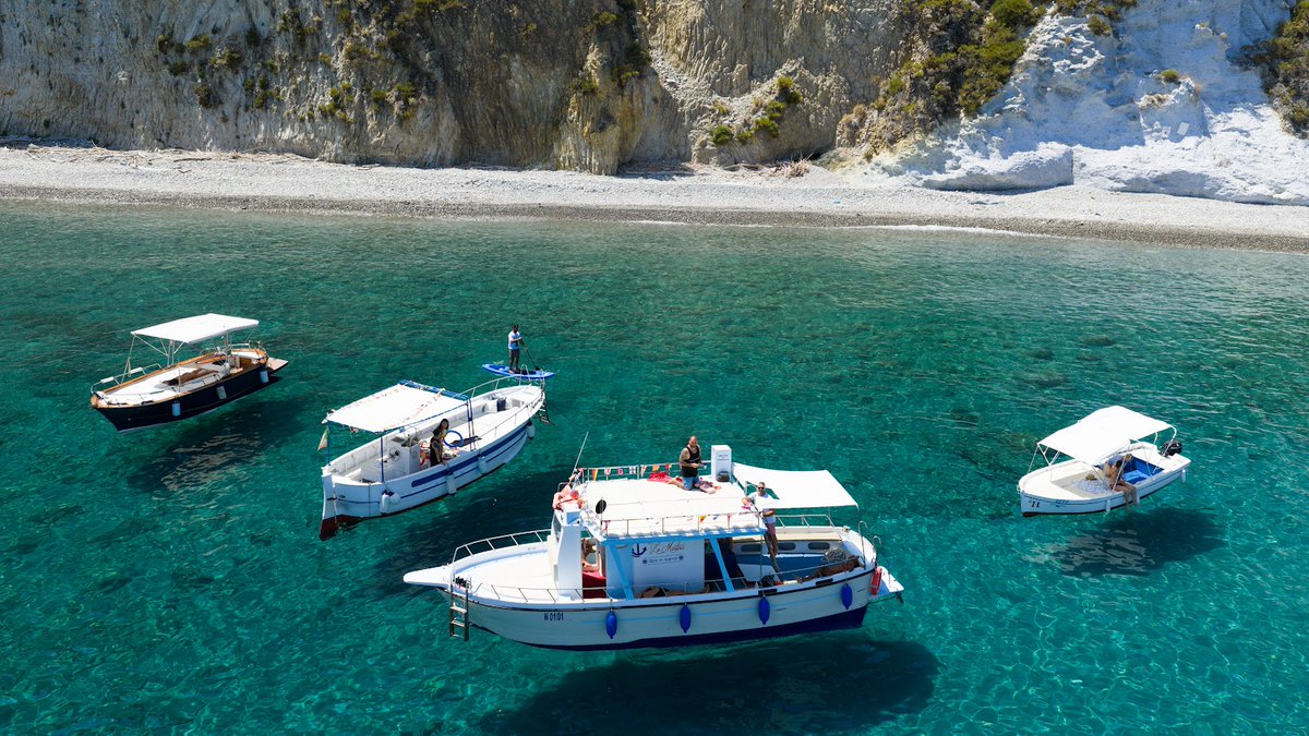 6 lugares mágicos que ver en Procida, Italia, en un día islasviajeras.com/6-lugares-que-…