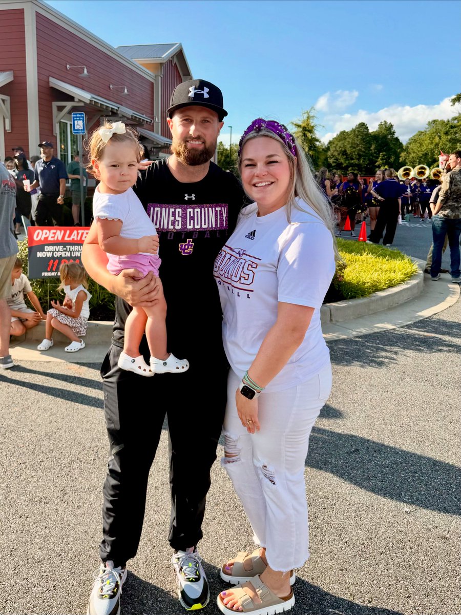 Game Day! Go Hounds! 🐾🏈