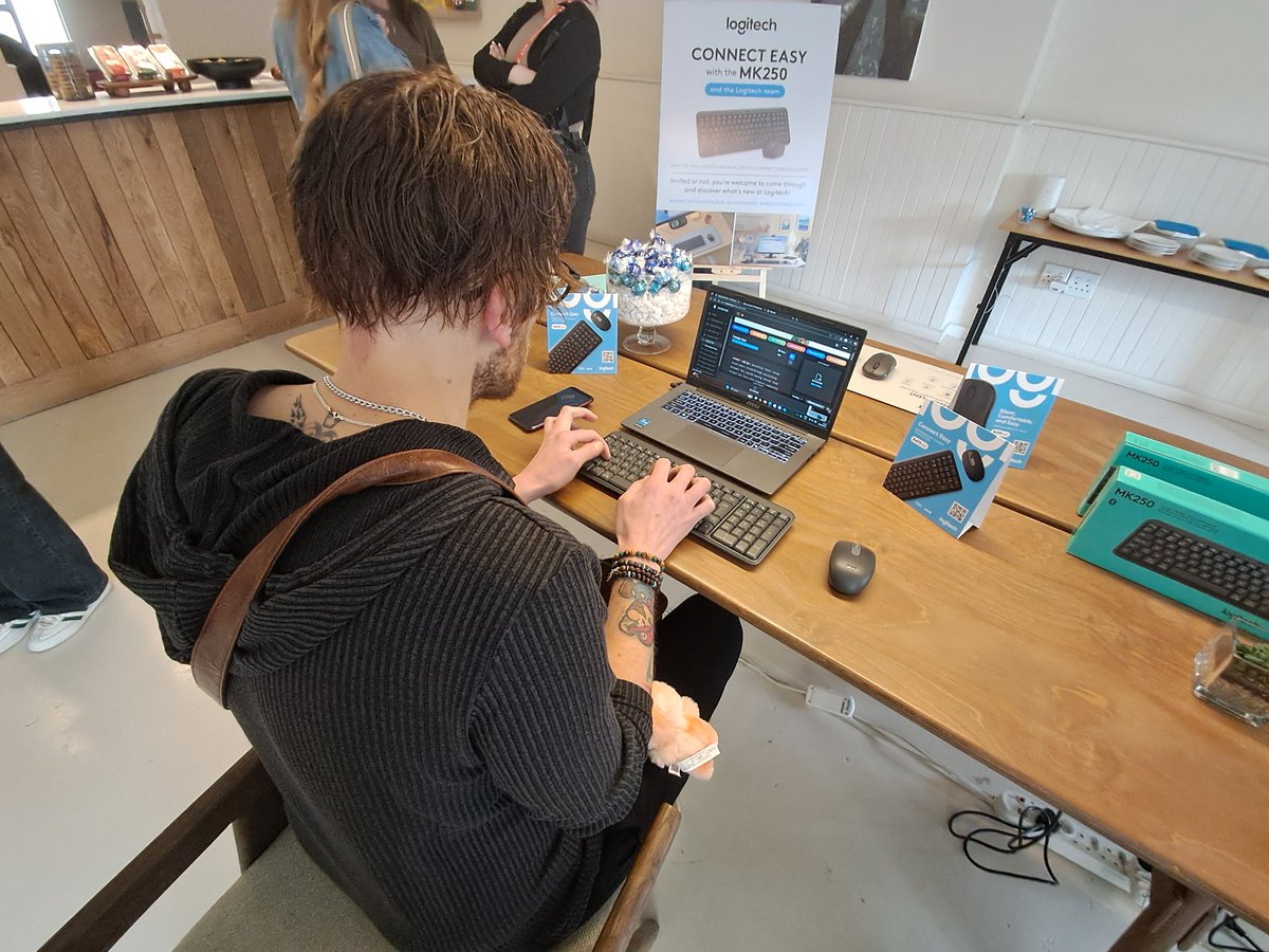 SamAberdeen1's tweet image. Logitech MK250 event underway and I&apos;m absolutely failing the typing test! But great keyboard! #LogitechMK250 #Logitechconnecteasy #ConnectwithLogitech_ZASA