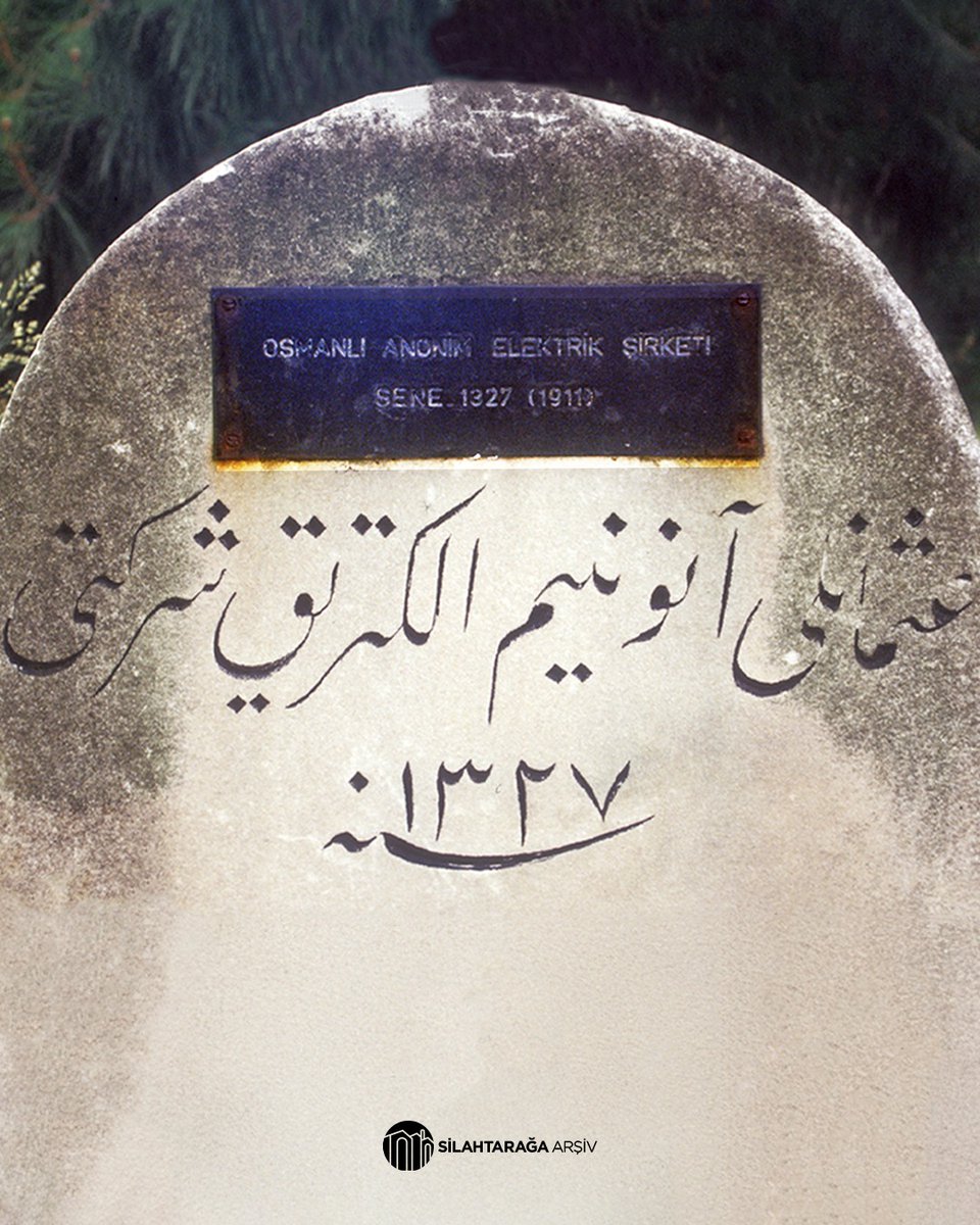 İstanbul Bilgi Üniversitesi'nin tarihi girişinde bulunan Elektrik Şirketi'ne ait kuruluş anıtı. 

Silahtarağa Arşiv Koleksiyonu | Fotoğraflar

#silahtaraga #osmanli #cumhuriyet #arsiv #silahtaragaarsiv #santral #elektrik #fotograf #istanbul #tarih #restorasyon
