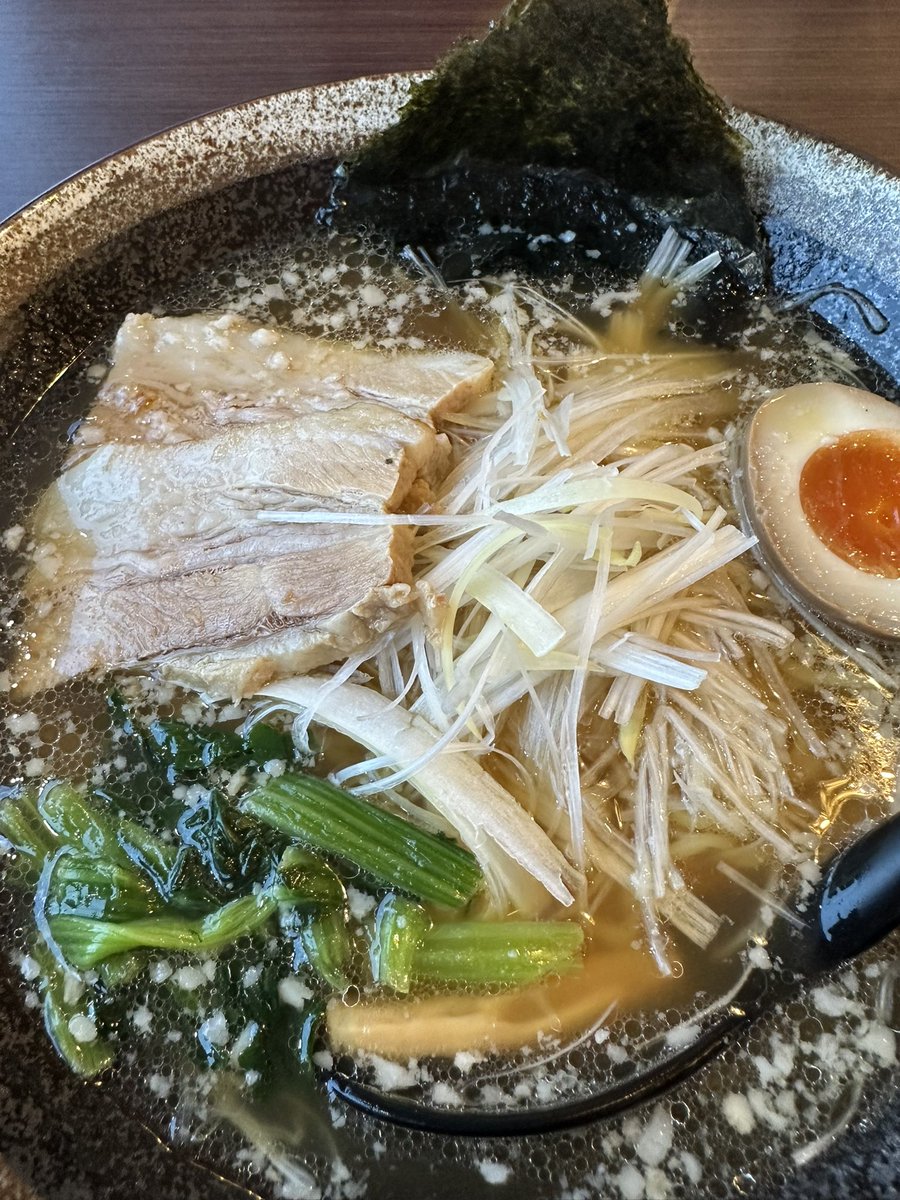 今週もおつかれさまでした🐶🍜

家系と思って注文したらフツーの醤油だった😂