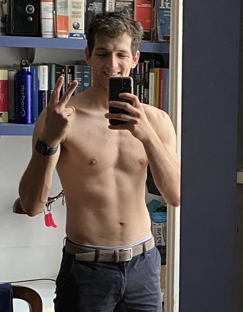 FDavidK_20's tweet photo. 1095 giorni tra queste due foto  🔥🤫 https://t.co/QzOZY4GCMK
