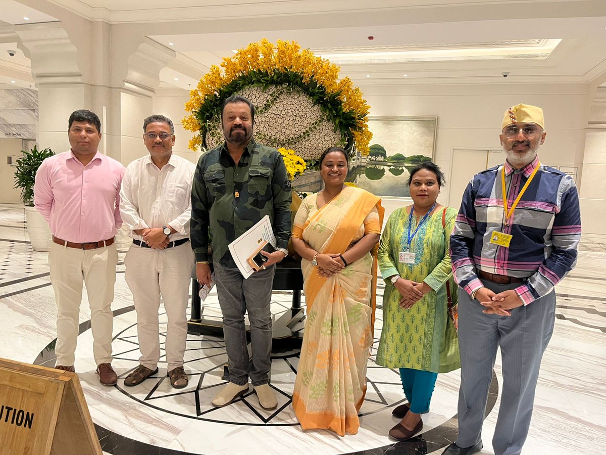 IndiatourismK's tweet photo. On 7th August 2025, Shri Suresh Gopi, Hon'ble Minister of State for Petroleum &amp; Natural Gas and Tourism, Government of India was welcomed in Kolkata at Netaji Subhas Chandra Bose International Airport, by the officials of the Gas Authority of India Limited and https://t.co/E24dmvDise