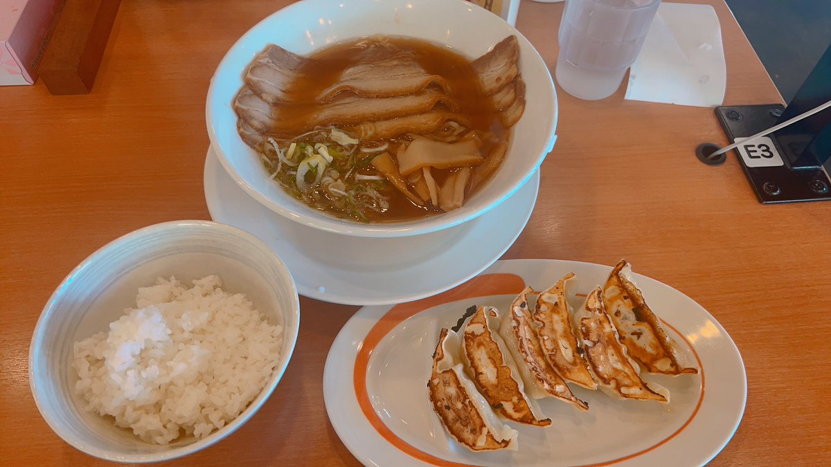 計量お疲れ様でした✨
明日は安本晴翔チャンピンと
長谷川海翔がシュートボクシングの
リングで試合🔥

験担ぎ込めて昼に
幸楽苑ラーメン（柏若柴店）を食べに🍜
熱い夏こそラーメンですね！

8月はRISE選手達の遠征試合多め！
全勝しよう！「蒼天翔破」

#幸楽苑ホール