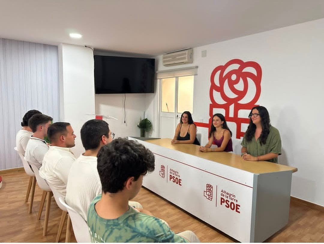 🌹 Ayer asistimos a la reagrupación de la asamblea de las @jsa_alhaurindelatorre. Queremos felicitar a los compañeros por este hecho.

🔴 ¡Felicidades a la nueva asamblea y al nuevo secretario general!

#IlusionandoElPresente