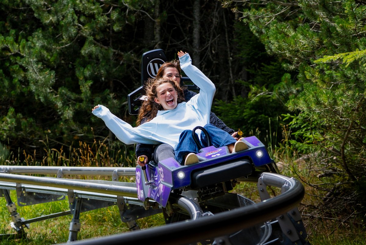 Ambiance à <a href="/FontRomeuP2000/">FontRomeuPyr2000</a> !
La luge #DRACOSNOW cartonne (23 000 descentes 😱)
👉 Sessions nocturnes les 12, 19 et 26 août (21h30–23h30)
La tyrolienne #DRACOSKY ? Affiche complet tous les jours 🔥📷Luc Bagouet
occitanie-tribune.com/articles/53416…