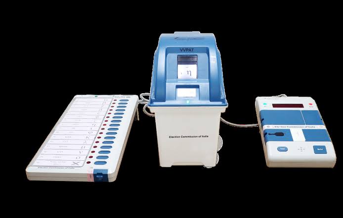 rishirajsingh21's tweet image. 🔴 पहले EVM पर शक था,
अब पूरा सिस्टम ही कटघरे में है!

नेताओं का काम है जनता के मुद्दे उठाना,
ना कि लोकतंत्र की जड़ों को ही सवालों से काटना।

📌 व्यवस्था को नहीं, व्यवस्था की कमियों को निशाना बनाओ।
देश की नींव को नहीं, देश की उम्मीद को मज़बूत करो।
#EVM #लोकतंत्र #जनता_का_भरोसा