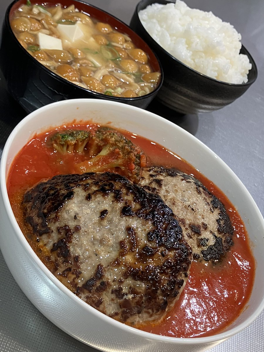 今日はうまトマWハンバーグ定食を食べました。おいしかったです。