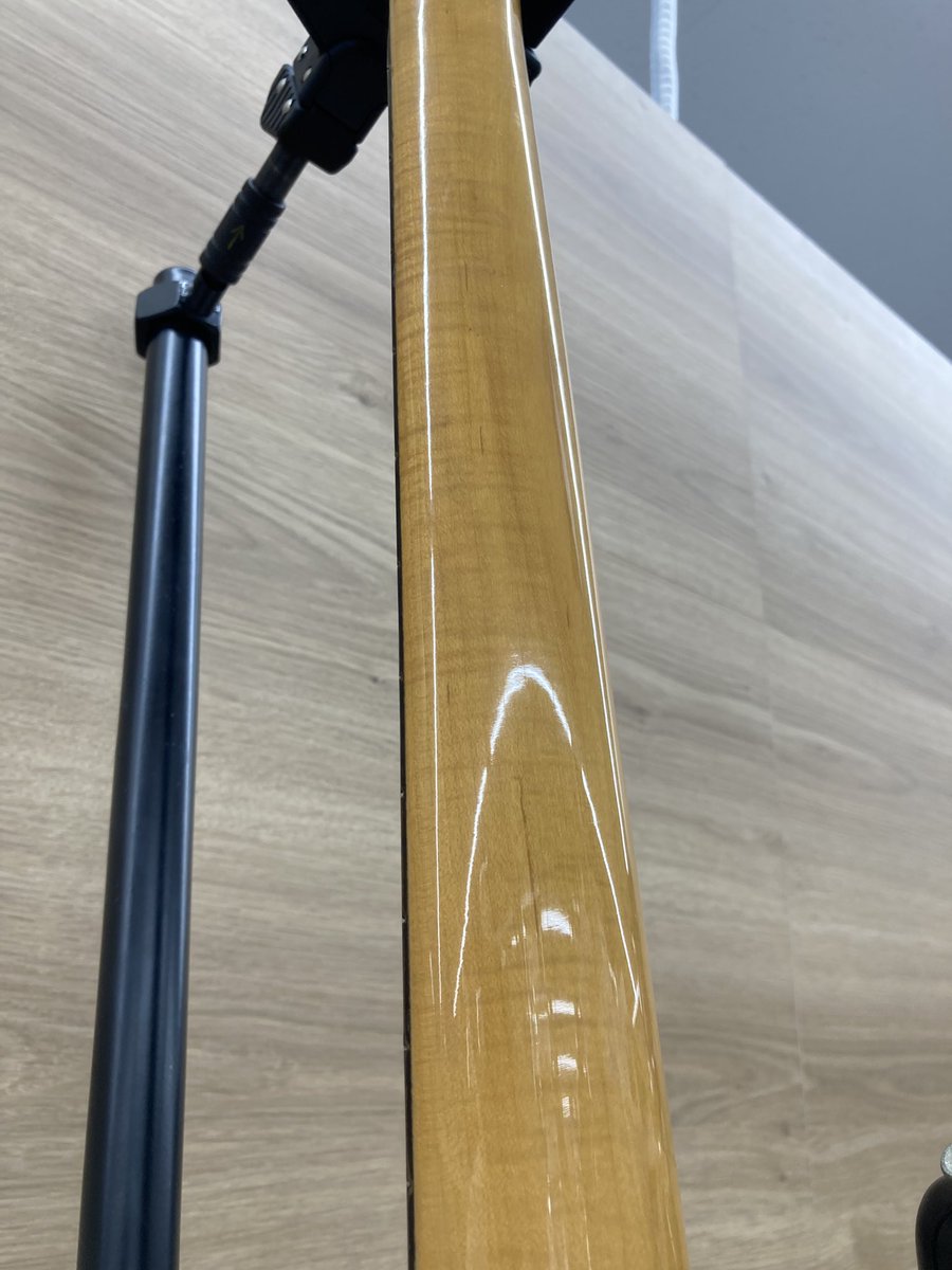 HARD_Onomichi's tweet image. 希少なBOSS AXEのギターです❗️
実験的な雰囲気が良いですね✨
ネックはうっすら虎杢が出ています✨

#BossAxe #Guitar