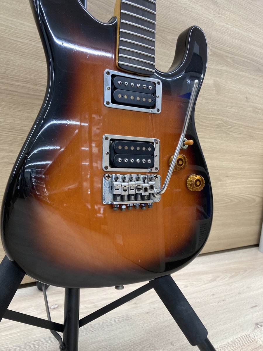 HARD_Onomichi's tweet image. 希少なBOSS AXEのギターです❗️
実験的な雰囲気が良いですね✨
ネックはうっすら虎杢が出ています✨

#BossAxe #Guitar