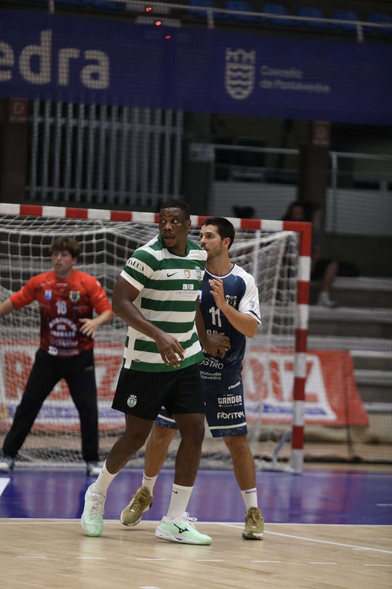 O #AndebolSCP venceu ontem o CB Cangas por 35-28 na meia-final do Torneio Interpontes, realizado em Pontevedra 🇪🇸

🔜 Final 🆚 CS Dínamo Bucareste 🗓️ 8/8 ⏰ 20h30
