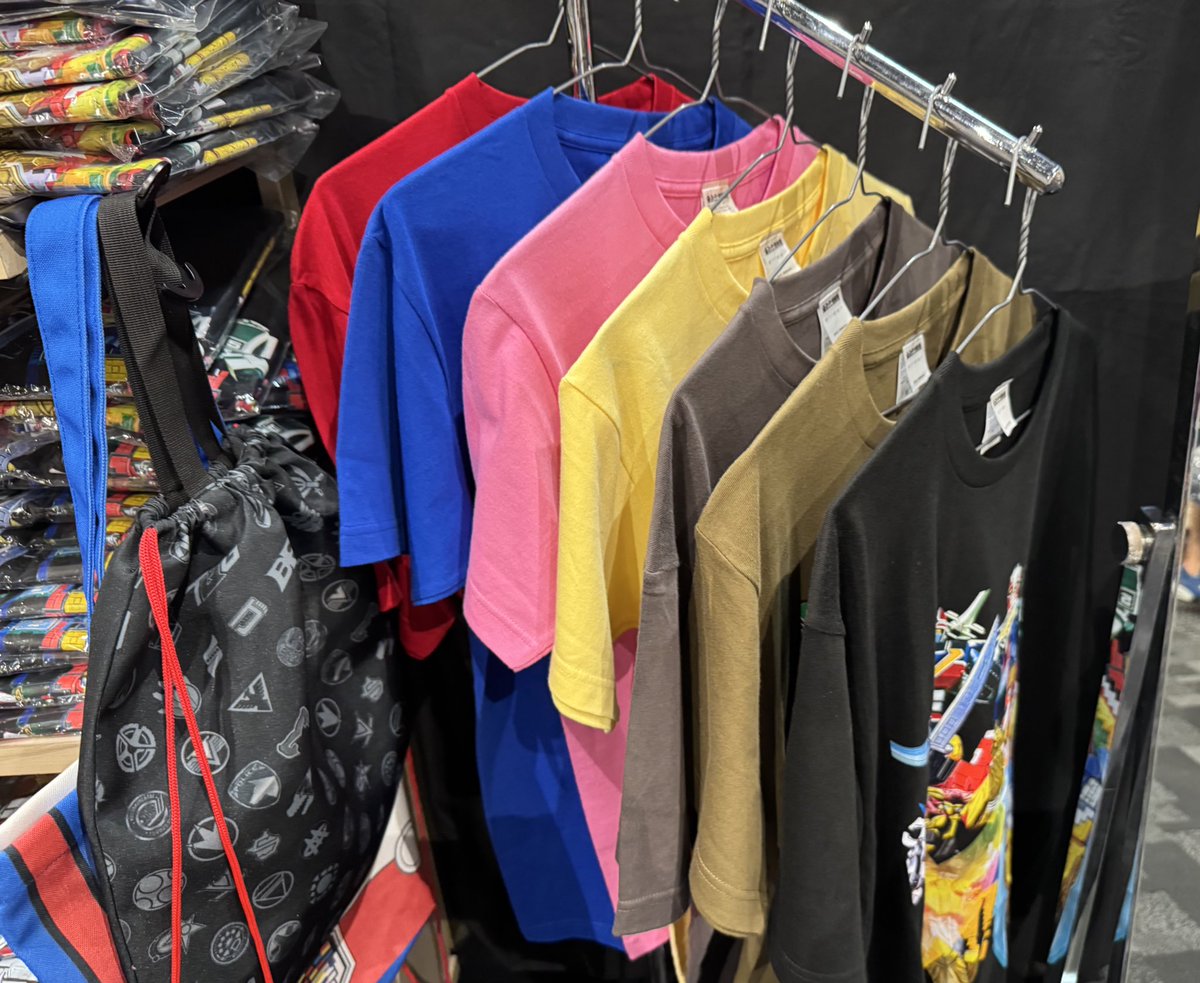 全スーパー戦隊展 Tシャツは 赤、青、桃、黄、灰(追加戦士)、黄土(緑+α