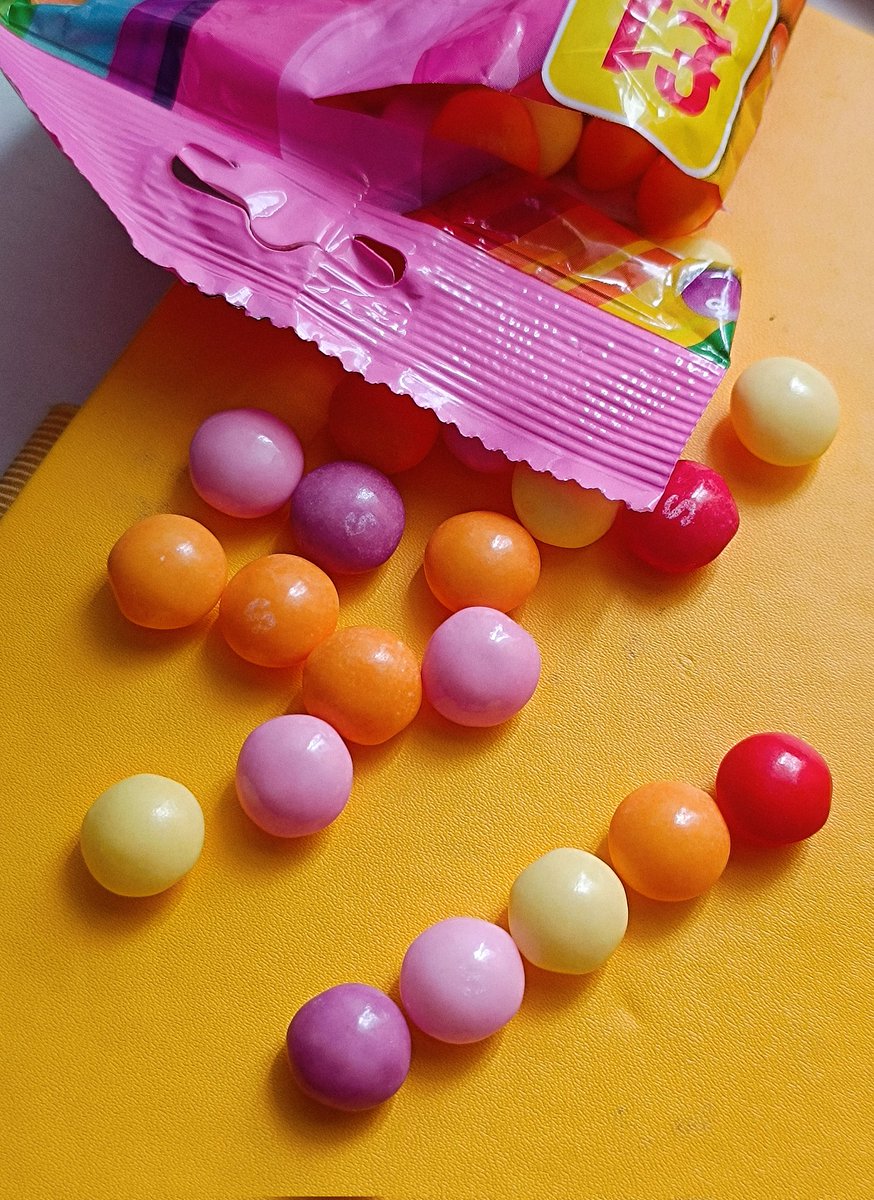 лайк, если ты девушка и тоже любишь скитлс 😋🌸