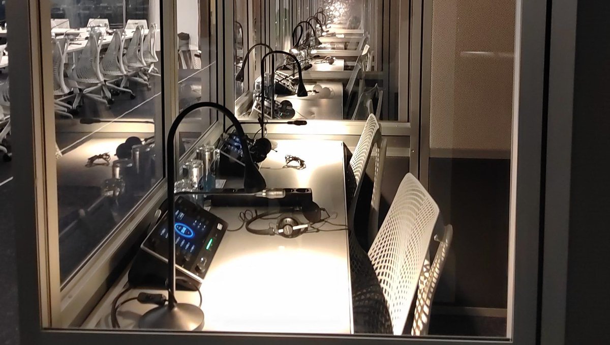 🎤 Organizar un evento internacional sin intérpretes es como invitar a hablar y no dejar que te entiendan.
La interpretación profesional no es un lujo: es la clave para que tu mensaje llegue, conecte y cierre negocios.
#Interpretación #Eventos #ComunicaciónGlobal