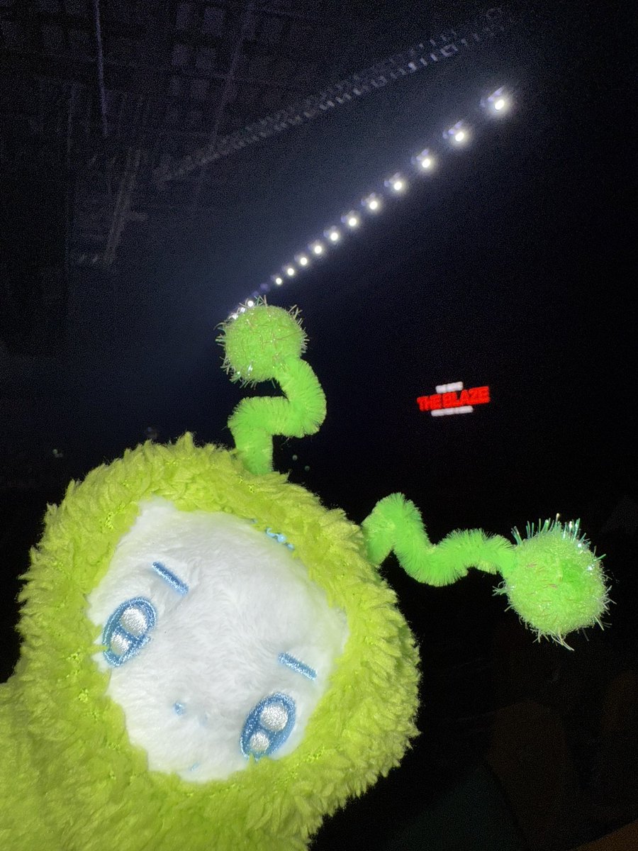 tae_joo__'s tweet photo. 비 상 착 륙 🛸 @alienbbangdoll https://t.co/JCsMbJm0ES