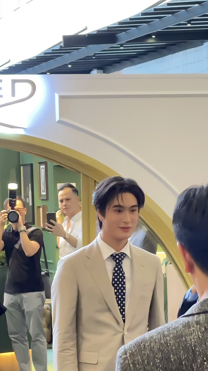 HE FREAKING LOOKS ETHEREAL TODAY I CAN’T 😭😭😭

#TheHouseOfCreed
#CreedPHxGemini
#Gemini_NT #เจมีไนน์ <a href="/gemini_ti/">gemini_nt</a>