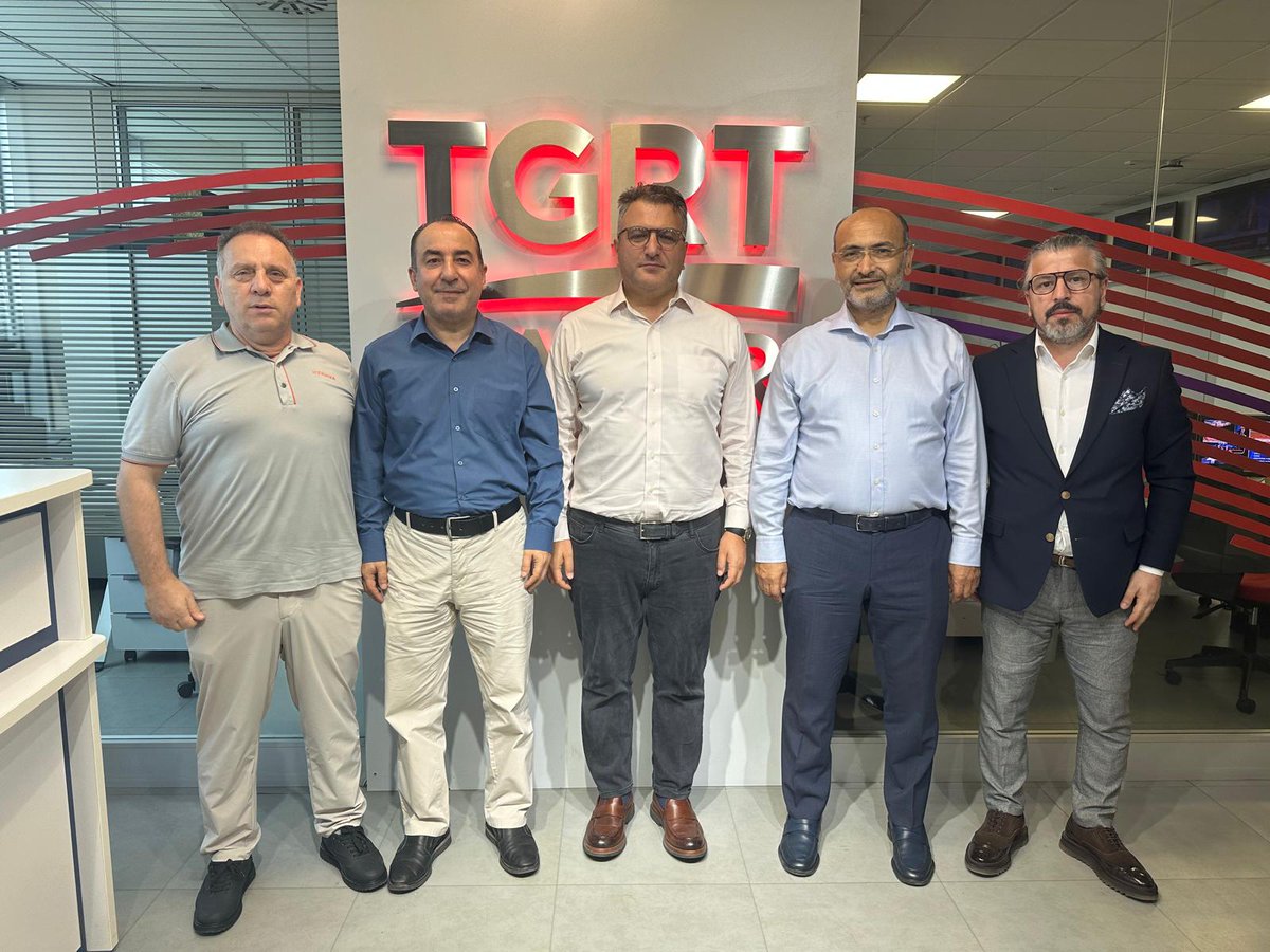 Geçtiğimiz günlerde babasını kaybeden gazeteci-yazar, değerli hemşehrimiz Cem Küçük’e taziye ziyaretinde bulunduk. Kendisine başsağlığı diliyor, kıymetli babası Erdal Küçük amcamıza bir kez daha Allah’tan rahmet, mekânının cennet olmasını diliyorum.