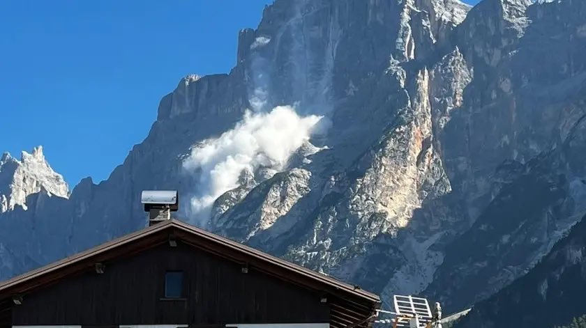 Alberto Bollis (@abollis) on Twitter photo +++ San Vito di Cadore: nuovo crollo dalla Croda Marcora
Nessun problema per l’Alemagna: la frana non ha raggiunto la statale 51 - via <a href="/CorriereAlpi/">Corriere delle Alpi</a> <a href="/Emergenza24/">Emergenza24</a>
corrierealpi.it/regione/san-vi… +++ San Vito di Cadore: nuovo crollo dalla Croda Marcora
Nessun problema per l’Alemagna: la frana non ha raggiunto la statale 51 - via <a href="/CorriereAlpi/">Corriere delle Alpi</a> <a href="/Emergenza24/">Emergenza24</a>
corrierealpi.it/regione/san-vi…