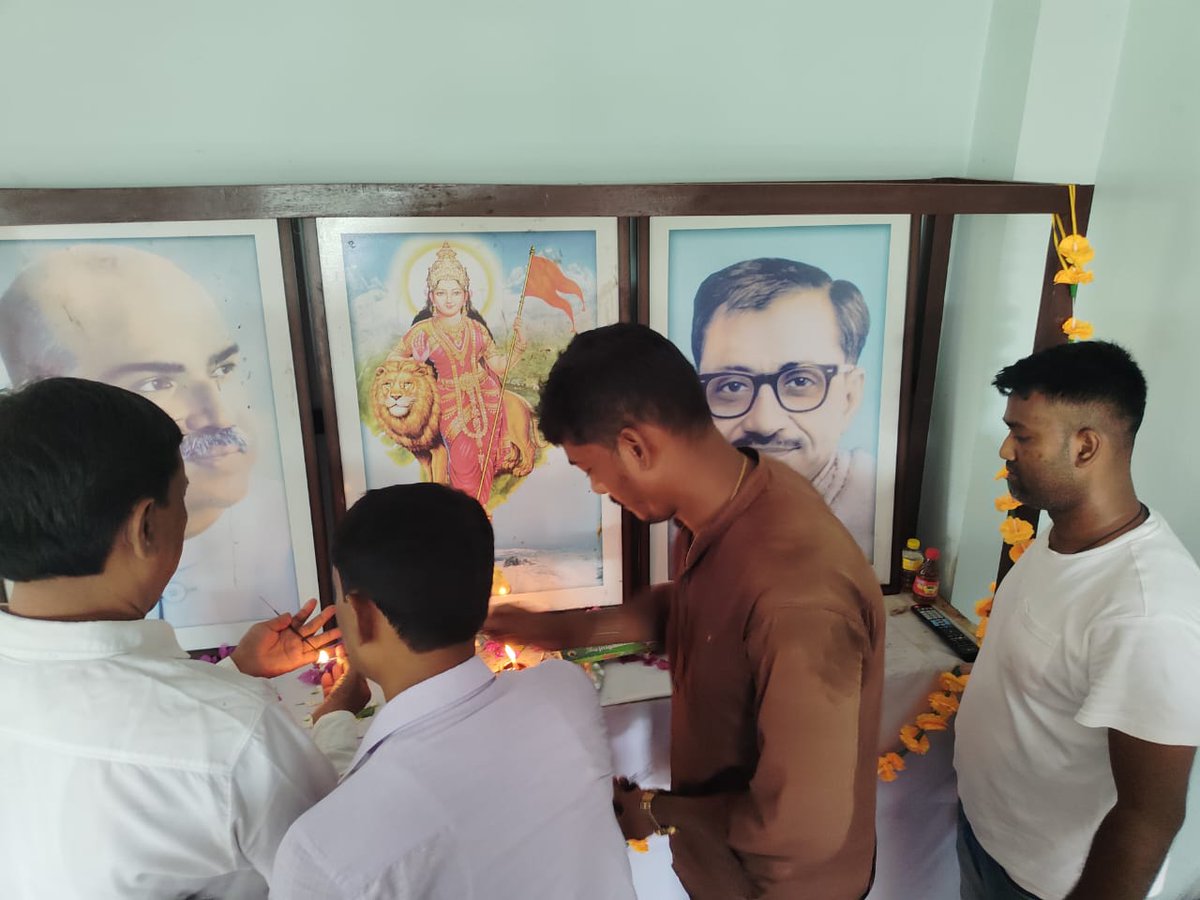 BjpModhya60166's tweet photo. আজি আবেলি ২ বজাত Bjp মধ্য মাজুলী মণ্ডল সভাপতি @Utpalbheruah ডাঙৰীয়াৰ উপস্থিতিত "ঘৰে ঘৰে ত্ৰিৰংগা" মণ্ডল কৰ্মশালা শিৰ্ষক কাৰ্যসূচী ভাগ অটল বিহাৰী বাজপেয়ী ভৱন গড়মূৰ জিলা কাৰ্যালয়ত অনুষ্ঠিত হয়।সভাত @BjpMajuli জিলা উপ সভাপতি Pratap Boruah  ডাঙৰীয়া, উপস্থিত থাকে।
@BJP4Assam https://t.co/FCGMXL1c2D
