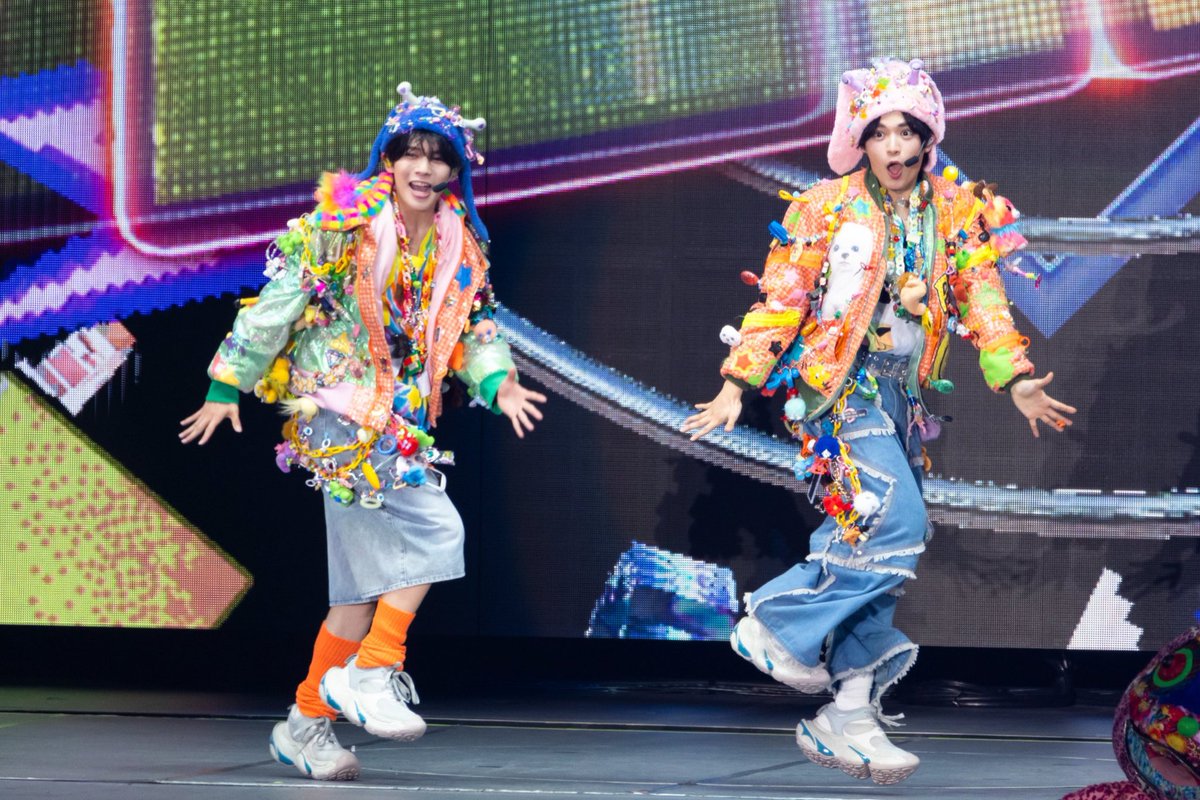 mahoumitaide_'s tweet photo. TOYSTYLE衣装、この2025年にデコラやっててまじKERA!とか読んでた人だから胸アツすぎるのね🎒🎒数年前だったらカワイイモンスターカフェとかでMV撮ってほしかったなあ👾
#ピナバタ #TOYSTYLE #大西流星 #長尾謙杜
https://t.co/cYfWJBvCWs https://t.co/DmrX4f1Yzm
