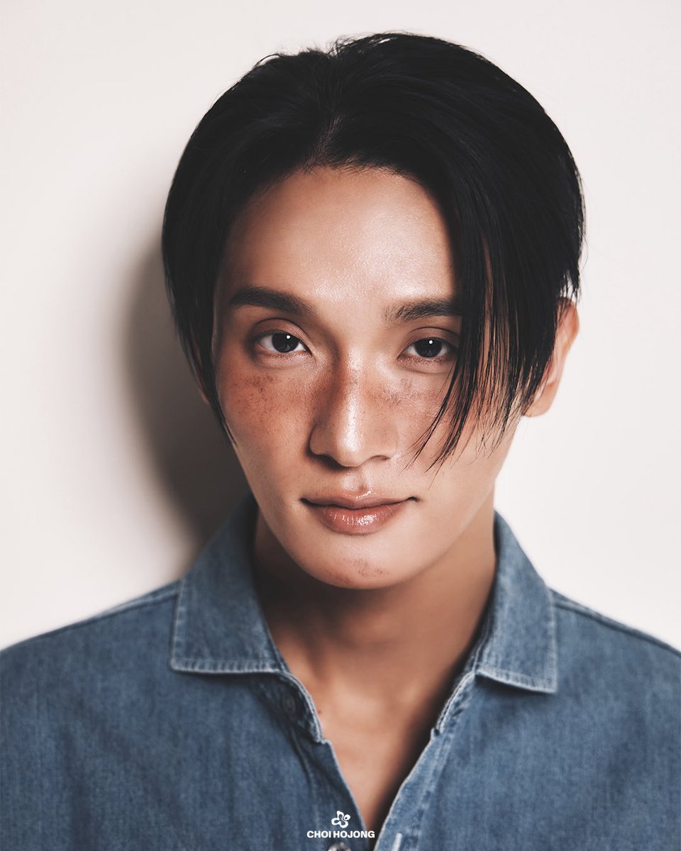 𝐂𝐇𝐎𝐈𝐇𝐎𝐉𝐎𝐍𝐆
𝐓𝐡𝐞 𝐅𝐢𝐫𝐬𝐭 𝐎𝐟𝐟𝐢𝐜𝐢𝐚𝐥 𝐌𝐃 𝐁-𝐂𝐔𝐓📸

#CHOIHOJONG #HOJONGCHOI #최호종 #호종