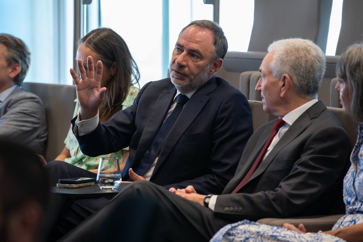 I visited the impressive headquarters of the global maritime trade leader <a href="/CmaCgm_France/">CMA CGM France</a>.  In March 2025, @potus announced the company's $20 billion investment and the creation of 10,000 jobs in the United States – a powerful symbol of the long-standing 🇺🇸🇫🇷 ties and our economic