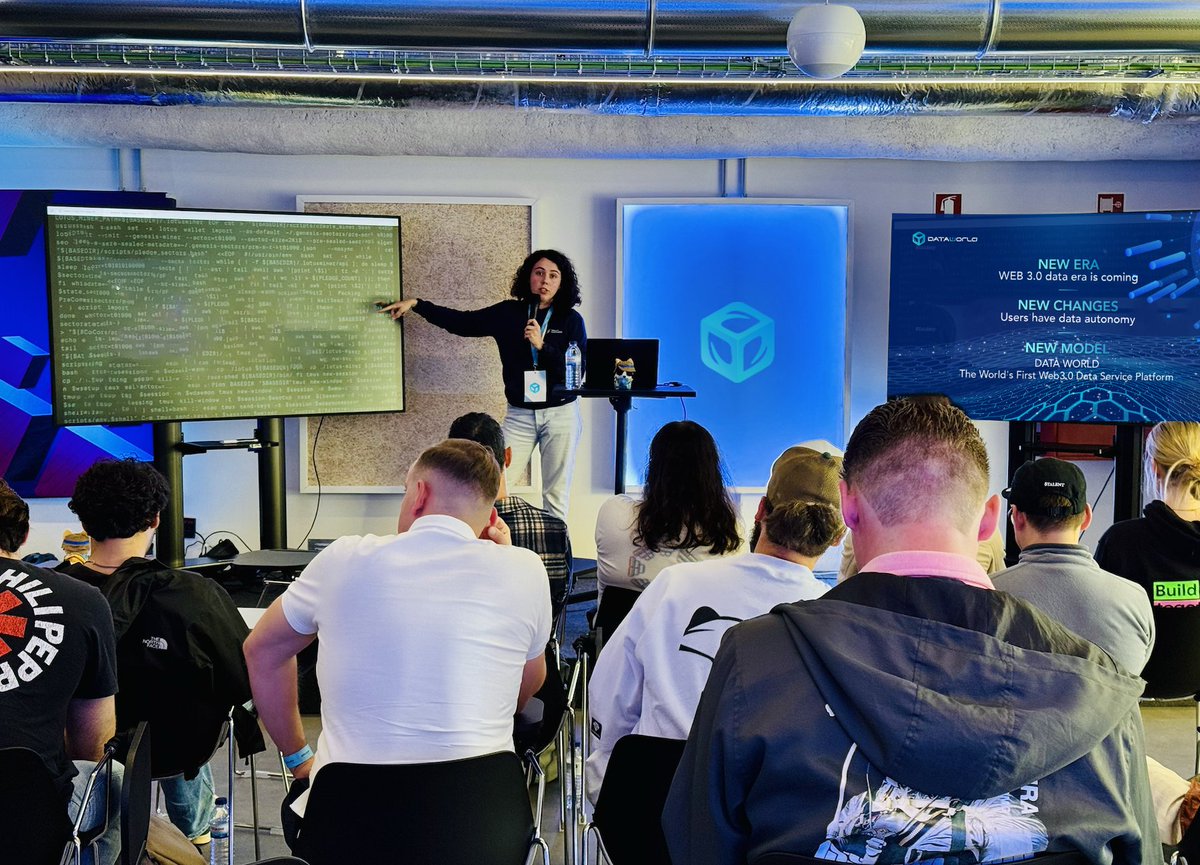 Data_World_'s tweet image. From protocol logic to AI-powered data pipelines, every community stop is a chance to share, learn, and grow.

Thanks to all the builders who joined our latest technical session — let’s shape the future of #Web3, together.

#DataWorld #Web3 #GlobalTour #DataInfrastructure