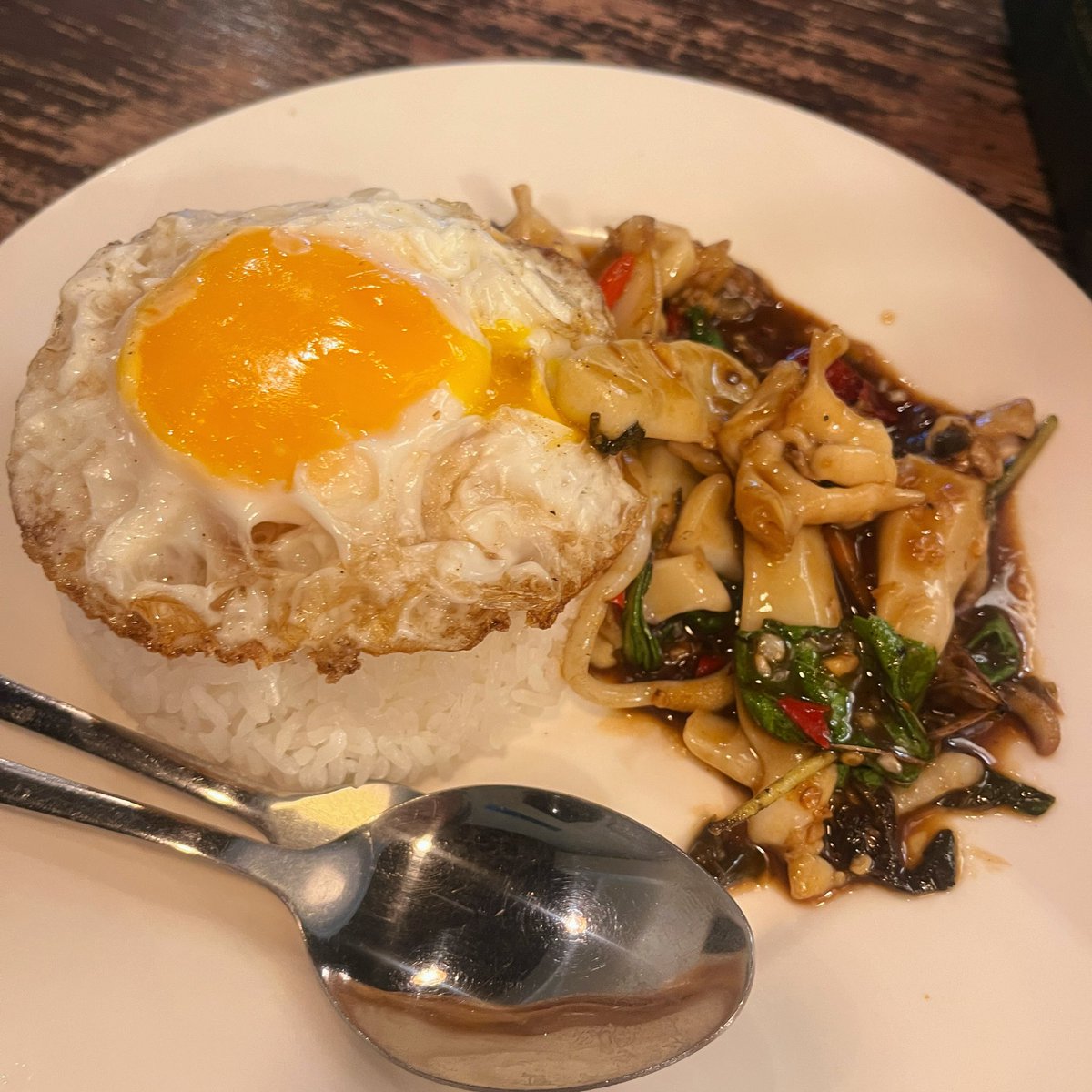 กะเพราปลาหมึกกกกก