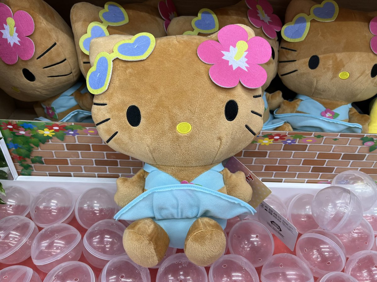 アミューズメントコーナーに 『ハローキティ Lぬいぐるみ 日焼けギャル