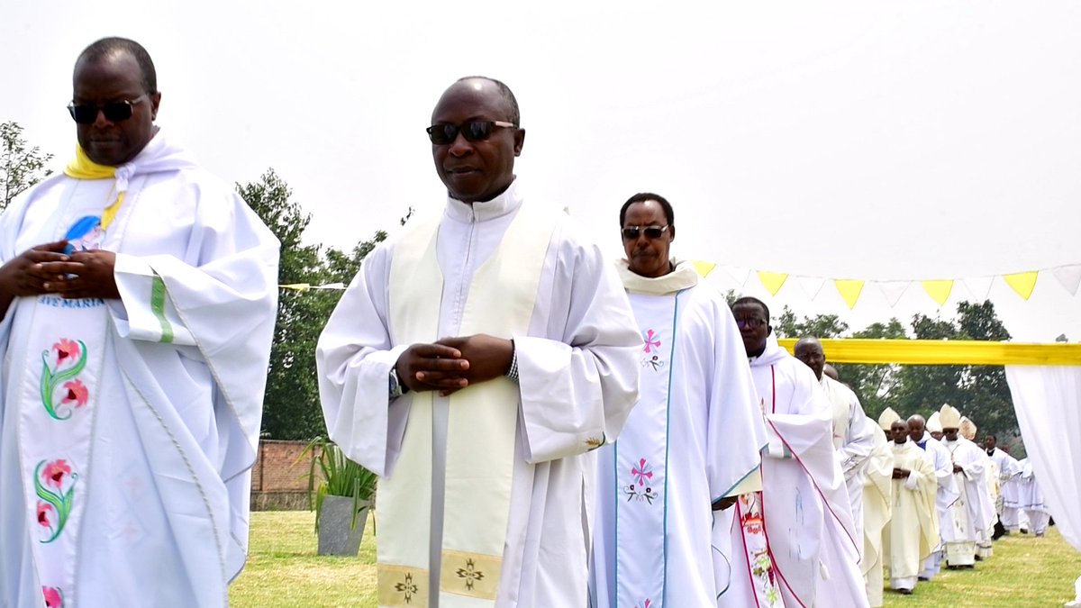 Pacis Tv Rwanda (@pacis_tv) on Twitter photo #PacisTv, Igitambo cya Misa y'Umunsi wa kabiri w'Ihuriro ry'Imuryango kiyobowe na Musenyeri Eduard SINAYOBYE, umushumba wa <a href="/DioceseCyangugu/">Cyangugu Catholic Diocese</a>.
<a href="/KabgayiOf/">Diocese of Kabgayi</a> <a href="/ArchKigali/">Archdiocese Of Kigali</a> <a href="/DiocesGikongoro/">Catholic Diocese of Gikongoro</a> <a href="/RuhengeriDioces/">RUHENGERI DIOCESE</a> #PacisTv, Igitambo cya Misa y'Umunsi wa kabiri w'Ihuriro ry'Imuryango kiyobowe na Musenyeri Eduard SINAYOBYE, umushumba wa <a href="/DioceseCyangugu/">Cyangugu Catholic Diocese</a>.
<a href="/KabgayiOf/">Diocese of Kabgayi</a> <a href="/ArchKigali/">Archdiocese Of Kigali</a> <a href="/DiocesGikongoro/">Catholic Diocese of Gikongoro</a> <a href="/RuhengeriDioces/">RUHENGERI DIOCESE</a>