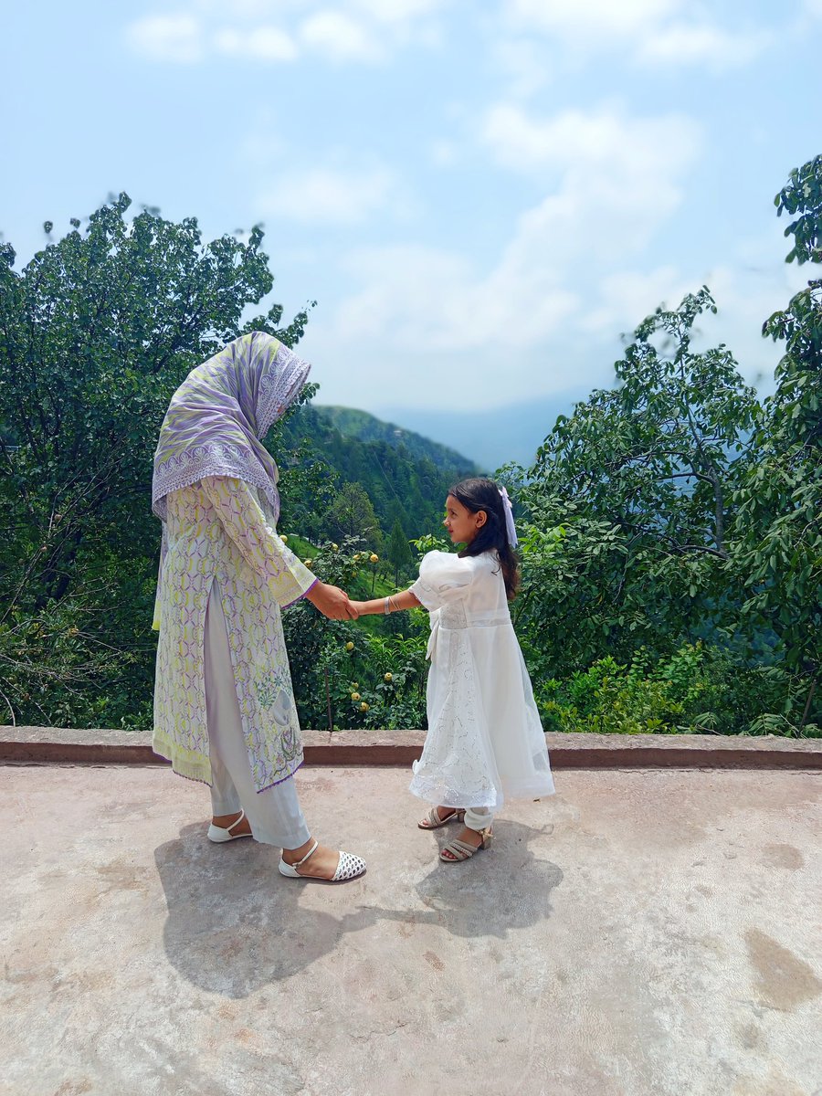 ماں بیٹی کا رشتہ لفظوں کا محتاج نہیں، صرف محسوس کرنے والا ہوتا ہے۔
❤️❤️