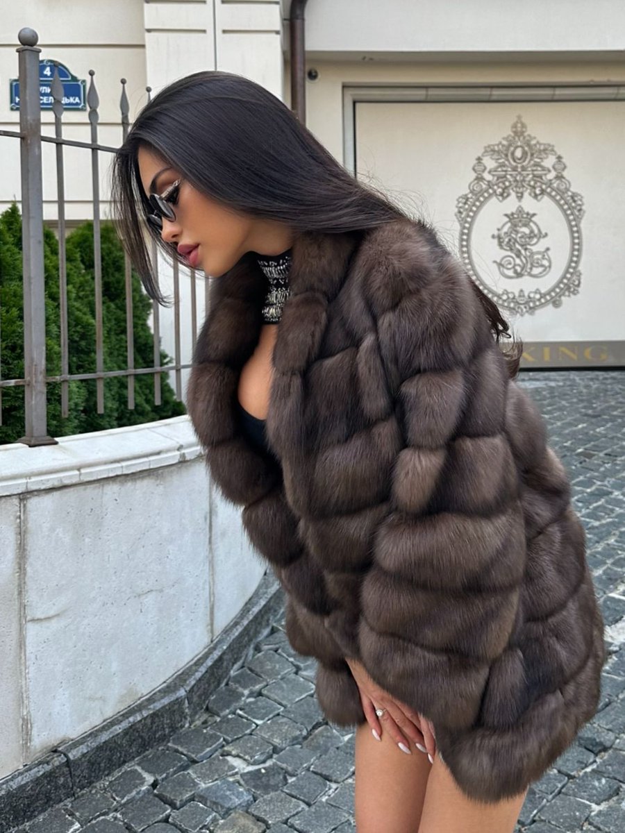 instagram.com/meh_luxury_
#sexy #woman #FurFriday #FridayVibes #FridayFeeling #fur #furcoat #furfetish