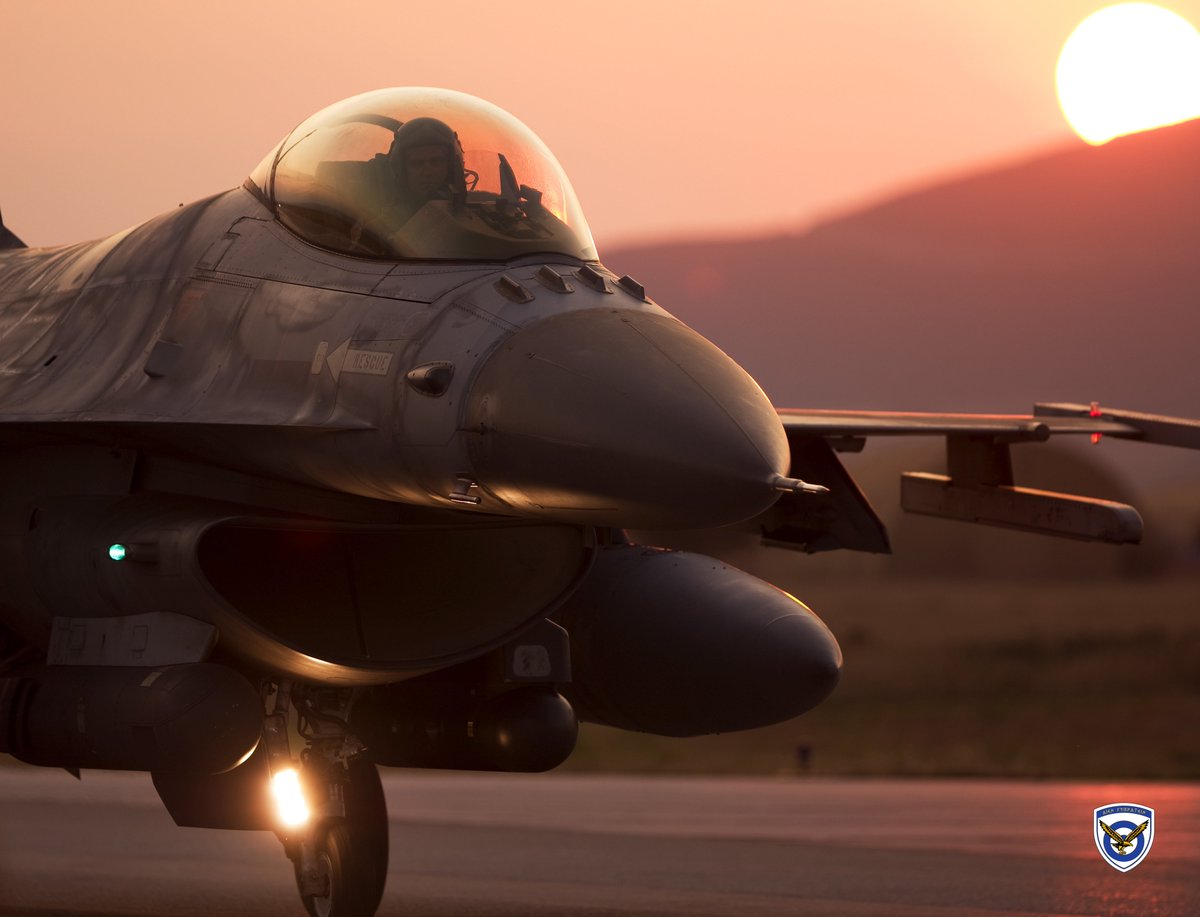 HAFspokesperson's tweet photo. #photooftheday #ΠολεμικήΑεροπορία #HAF #F16 https://t.co/L9MBS9s4dg