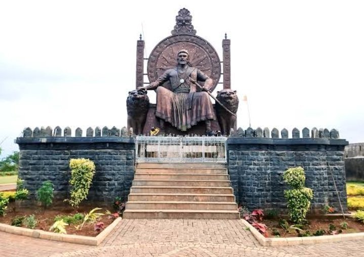 Kannada_Kanmani (@kannada_kanmani) on Twitter photo Replace This Statue with Any King Of Ratta Dynasty as this fort was built by them <a href="/INCKarnataka/">Karnataka Congress</a>
<a href="/siddaramaiah/">Siddaramaiah</a> <a href="/krs_party/">ಕರ್ನಾಟಕ ರಾಷ್ಟ್ರ ಸಮಿತಿ ಪಕ್ಷ-KRS Party</a> <a href="/karave_KRV/">ಕರವೇ (KRV)</a> <a href="/rajanna_rupesh/">ರೂಪೇಶ್ ರಾಜಣ್ಣ(RUPESH RAJANNA)</a> <a href="/tishasaroyan/">Dr. Ruchika Sharma</a> <a href="/WeDravidians/">We Dravidians</a> <a href="/PLEKarnataka/">PLE Karnataka</a> <a href="/ChetanAhimsa/">Chetan Kumar Ahimsa / ಚೇತನ್ ಅಹಿಂಸಾ</a> <a href="/ganeshchetan/">Ganesh Chetan</a> ಯಾರದ್ದೋ ದುಡ್ಡು ಯೆಲ್ಲಮ್ಮನ್ ಜಾತ್ರೆ ಅನ್ನೂದು ಇದಕ್ಕೆ ಅನಸ್ತದ್ Replace This Statue with Any King Of Ratta Dynasty as this fort was built by them <a href="/INCKarnataka/">Karnataka Congress</a>
<a href="/siddaramaiah/">Siddaramaiah</a> <a href="/krs_party/">ಕರ್ನಾಟಕ ರಾಷ್ಟ್ರ ಸಮಿತಿ ಪಕ್ಷ-KRS Party</a> <a href="/karave_KRV/">ಕರವೇ (KRV)</a> <a href="/rajanna_rupesh/">ರೂಪೇಶ್ ರಾಜಣ್ಣ(RUPESH RAJANNA)</a> <a href="/tishasaroyan/">Dr. Ruchika Sharma</a> <a href="/WeDravidians/">We Dravidians</a> <a href="/PLEKarnataka/">PLE Karnataka</a> <a href="/ChetanAhimsa/">Chetan Kumar Ahimsa / ಚೇತನ್ ಅಹಿಂಸಾ</a> <a href="/ganeshchetan/">Ganesh Chetan</a> ಯಾರದ್ದೋ ದುಡ್ಡು ಯೆಲ್ಲಮ್ಮನ್ ಜಾತ್ರೆ ಅನ್ನೂದು ಇದಕ್ಕೆ ಅನಸ್ತದ್