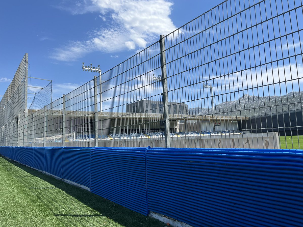 eelcobrandes's tweet photo. Niet ver van Split gelegen, stuitte ik toevallig op dit geinige stadion van Dugopolje, een club van het tweede niveau in Kroatië https://t.co/IJ6wHTVjGV