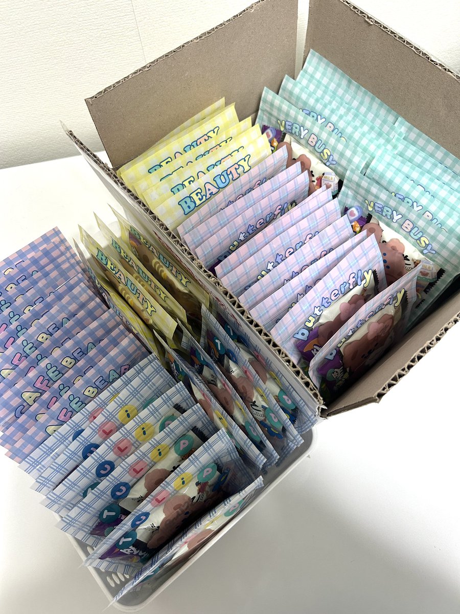 🩵 팬미팅 간식 나눔 🩵

📌 날짜 : 8/9 (토)
📌 수량 : 50개

생각보다 많이 준비한 것 같아서 정말 아무나 오셔서 가져가주시면 감사하겠습니다 🥹

<a href="/holicseul_/">슬</a> 이 친구와 함께 준비햇습니다 😇