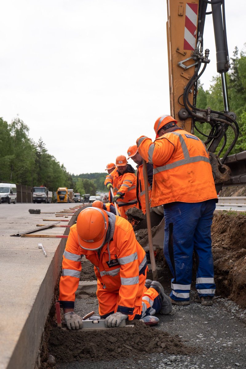 Od pondělí 11. 8. lokálně opravíme (vyměníme cementobetonové desky) na silnici I/68 přes Hrádek (okres Frýdek-Místek). Práce potrvají cca 14 dní za kyvadlového provozu v úseku zhruba mezi restauracemi Na Císařské a Harcoff. Cena rychlé opravy povrchu dosahuje cca 2,5 milionu Kč.