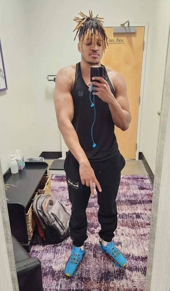 Joe2000_'s tweet image. 1,90 de chocolate negro