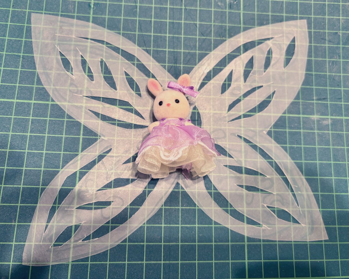 colorfulstellar's tweet photo. TikTok更新しました。
シルバニアカフェ用のおめかしドレスとフェアリーちゃんな羽根をプラバンで作成しました🧚
とっても簡単だから是非やってほしい🥰
プラバンのもとのサイズ凄く大きい
 https://t.co/tgLeEhe8fI
#シルバニアファミリー
#シルバニア
#ハンドメイド https://t.co/giQ7FxaOeH