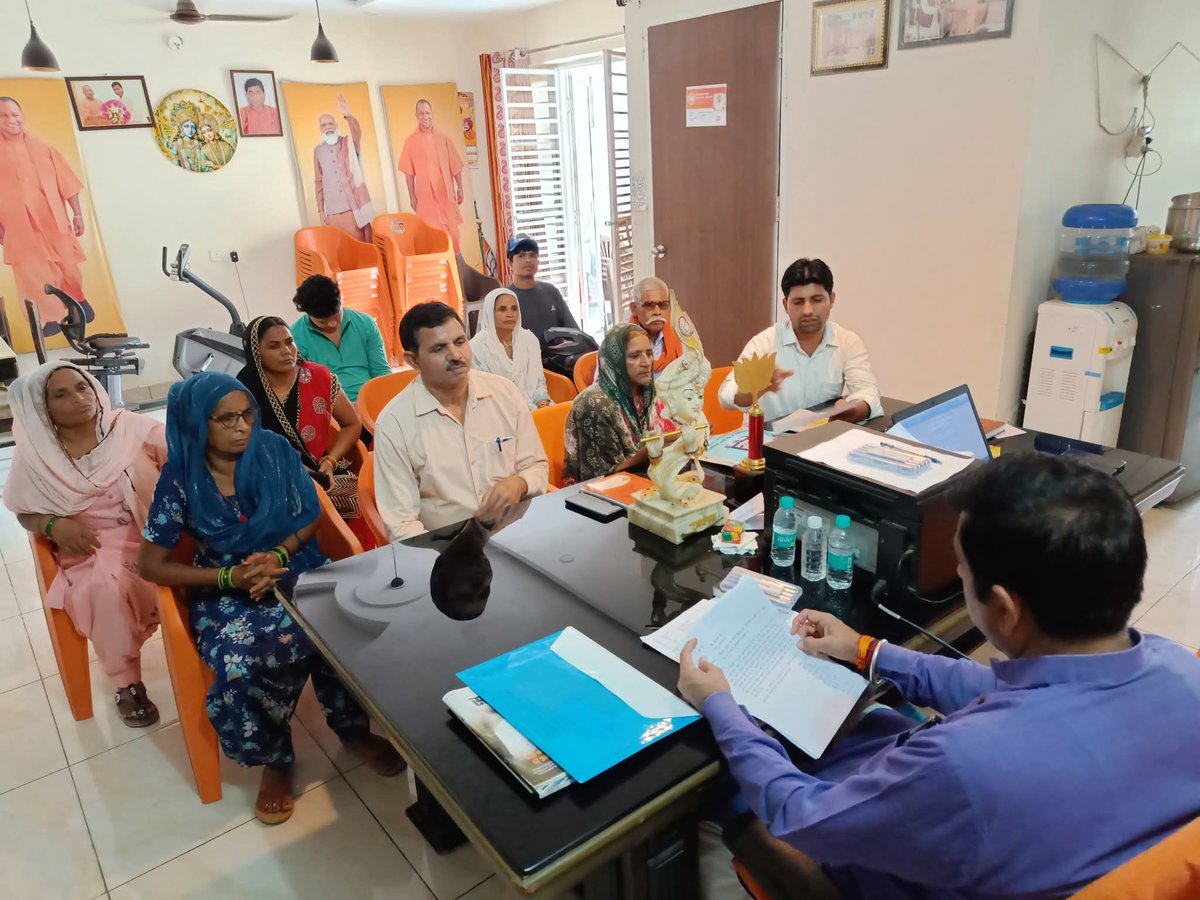 #योगी_सरकार_आपके_द्वार 
आज बुलंदशहर विधानसभा के विभिन्न ग्रामों से आए सम्मानित ग्राम वासियों की समस्या सुनकर समाधान के लिए संबंधित अधिकारी को निर्देशित किया।    
<a href="/PMOIndia/">PMO India</a> <a href="/BJP4India/">BJP</a> <a href="/CMOfficeUP/">CM Office, GoUP</a> <a href="/myogiadityanath/">Yogi Adityanath</a> <a href="/sunilbansalbjp/">Sunil Bansal</a> <a href="/Bhupendraupbjp/">Bhupendra Singh Chaudhary</a> <a href="/idharampalsingh/">Dharampal Singh</a> <a href="/Satendraupbjp/">Satendra Shishodia (मोदी का परिवार)</a>