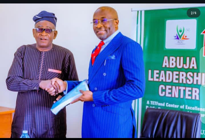 Liberty 09 (@abdulrahamantai) on Twitter photo Congratulations Your Excellence Rt. Hon. Benjamin Okezie Kalu. CFR on your Doctorate Degree in Philosophy (PhD) in policy end strategic studies (PSS) from the Yakubu Gown University, Formerly University of Abuja.
I celebrate you <a href="/OfficialBenKalu/">Benjamin Kalu</a>
facebook.com/share/1Eut4YyL… Congratulations Your Excellence Rt. Hon. Benjamin Okezie Kalu. CFR on your Doctorate Degree in Philosophy (PhD) in policy end strategic studies (PSS) from the Yakubu Gown University, Formerly University of Abuja.
I celebrate you <a href="/OfficialBenKalu/">Benjamin Kalu</a>
facebook.com/share/1Eut4YyL…