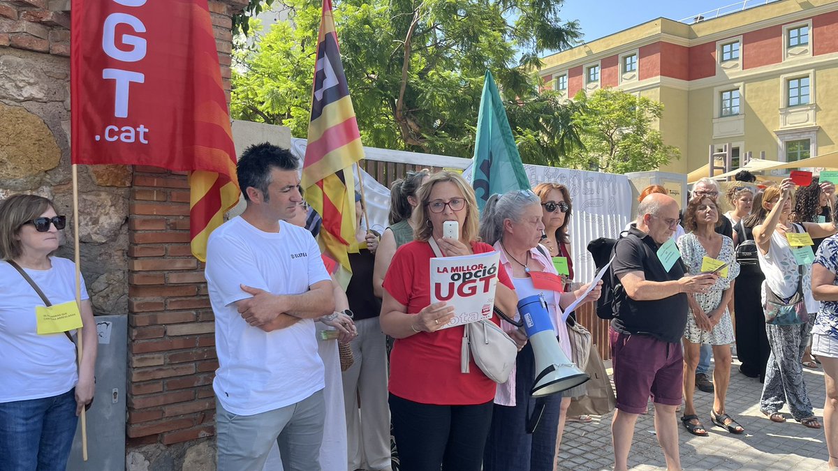 Michelle Pijoan (@michellepijoan) on Twitter photo 📢 El Comitè de treballadors de la Residència La Mercè denuncia estar en una situació “insostenible” amb manca de planificació, absència de direcció i sobrecàrrega de feina. Exigeixen responsabilitats, més personal i aturar la privatització encoberta.
🎙️Informa <a href="/tarragonaradio/">Tarragona Ràdio 🟣</a> 📢 El Comitè de treballadors de la Residència La Mercè denuncia estar en una situació “insostenible” amb manca de planificació, absència de direcció i sobrecàrrega de feina. Exigeixen responsabilitats, més personal i aturar la privatització encoberta.
🎙️Informa <a href="/tarragonaradio/">Tarragona Ràdio 🟣</a>