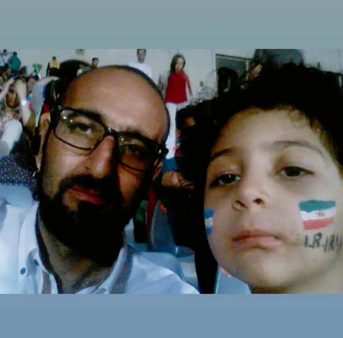 دختران دادخواه (@dadkhah_) on Twitter photo خبر فوری❗️
براساس منابع موثق، #بابک_شهبازی را بهمراه #اکبر_دانشورکار، #وحید_بنیعامریان،#پویا_قبادی، #بابک_علیزاده و #محمد_تقوی با ضرب و شتم و به اجبار به زندان قزلحصار کرج منتقل شدهاند. خبر فوری❗️
براساس منابع موثق، #بابک_شهبازی را بهمراه #اکبر_دانشورکار، #وحید_بنیعامریان،#پویا_قبادی، #بابک_علیزاده و #محمد_تقوی با ضرب و شتم و به اجبار به زندان قزلحصار کرج منتقل شدهاند.