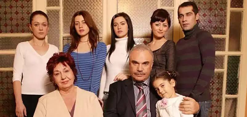 bok vardı da gittik izledik vizyon genişlettik entellektüel olduk bilgi edindik kimseyle muhabbet edemez olduk herkes boş geliyor