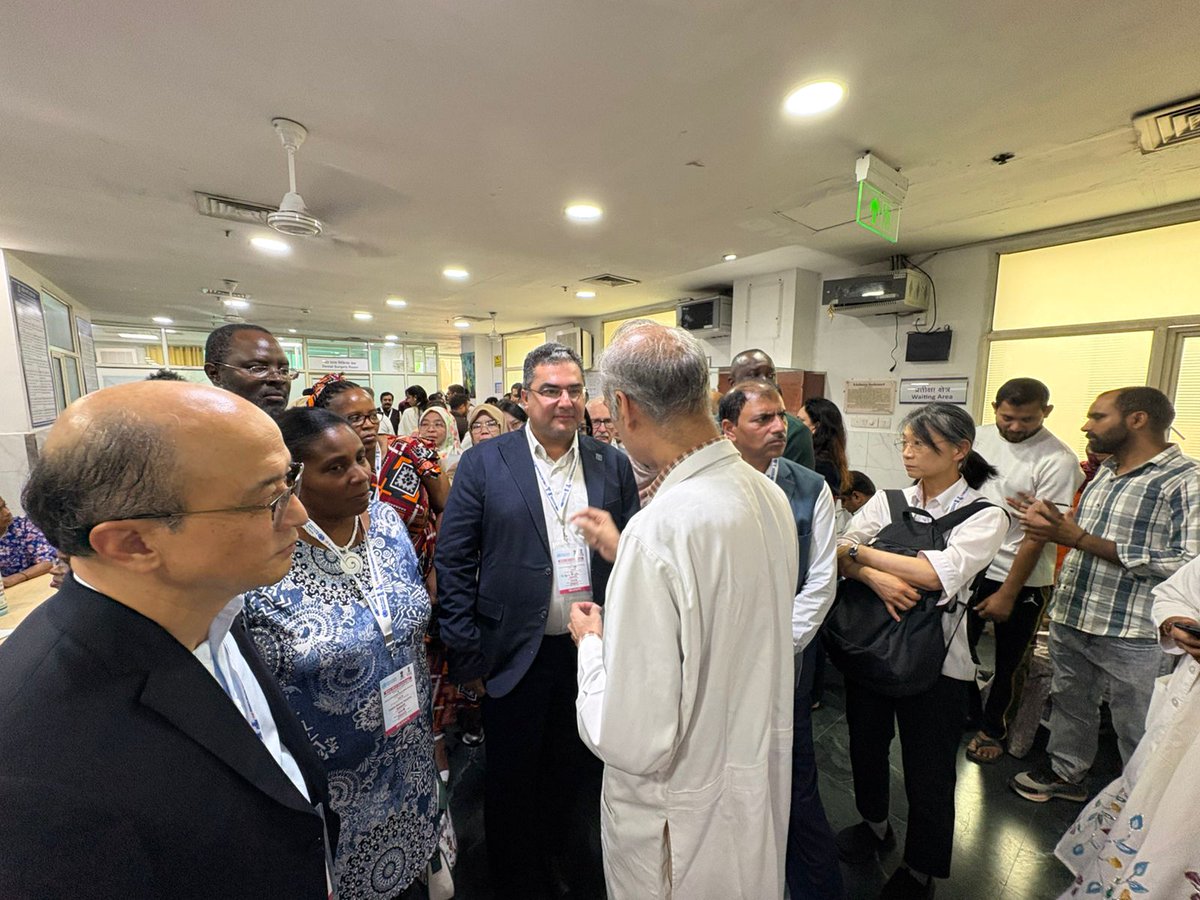 moayush's tweet image. WHO–IRCH Workshop | Day 3

The day began with a site visit to the AIIA, New Delhi, where delegates explored cutting-edge facilities and ongoing research initiatives along with a blend of traditional and conventional clinical practices in Ayurveda and herbal medicines. Dignitaries…